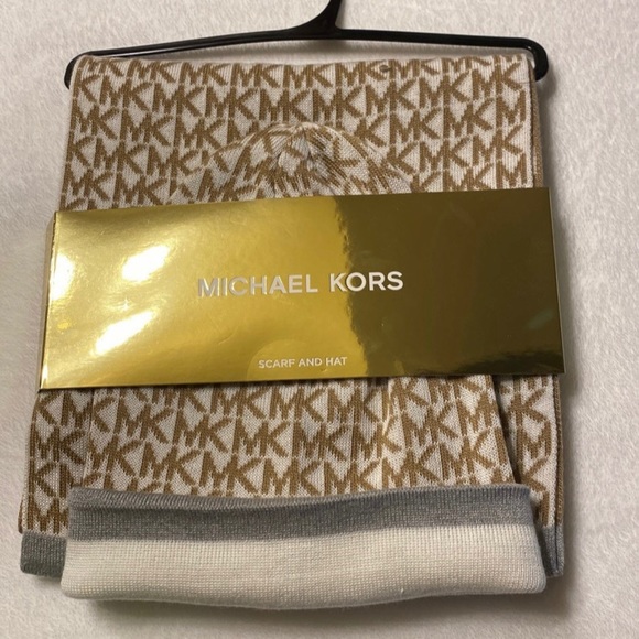 Michael Kors- scarf and beanie - Picture 1 of 3
